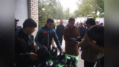 Изрображение 'БЕЗДОМНЫМ ЖИТЕЛЯМ ТАШКЕНТА РАЗДАЛИ ТЕПЛУЮ ОДЕЖДУ И ОБУВЬ'