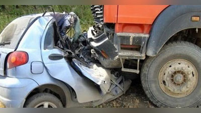 'Navoiyda yuk mashinasi bilan to`qnashgan Matiz haydovchisi vafot etdi(video)'ning rasmi