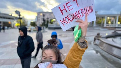 'Rossiyada e`lon qilingan qisman safarbarlikka qarshi namoyishlar kengaymoqda'ning rasmi