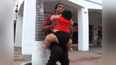 Изрображение 'САМЫЙ ТОЛСТЫЙ РЕБЕНОК ВЕСИТ 30 КГ В 10 МЕСЯЦЕВ'