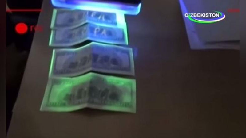 Изрображение 'В НАМАНГАНЕ ЗАДЕРЖАЛИ МОШЕННИКОВ, ВЫМОГАЮЩИХ "ШАПКИ" ЗА АВТО (ВИДЕО)'