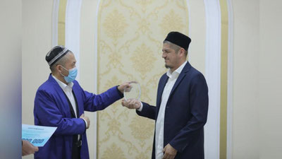 'Rustamjon Hamidov O`zbekistonda “Yil imomi” bo`ldi'ning rasmi