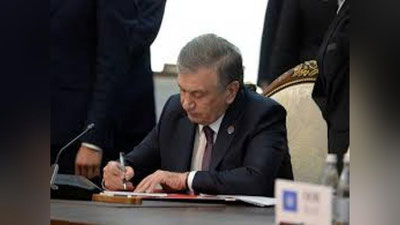 'Qonun imzolandi: sudga qilingan ayrim da`volarda davlat boji to`lanmaydi'ning rasmi