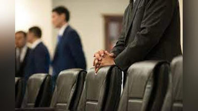 'O`zbekistonning yana 8 ta hududida o`tkazilgan baholash jarayonidan boshqaruv xodimlarining qariyb 51 foizi o`ta olmadi'ning rasmi