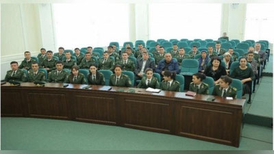 'Давлат божхона қўмитаси раиси ёшларни адолат ва ҳалолликка чақирди'ning rasmi