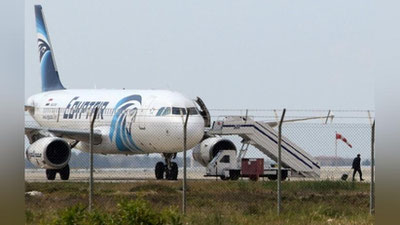 Изрображение 'Появилось видео выхода пассажиров из захваченного самолета EgyptAir (Видео)'