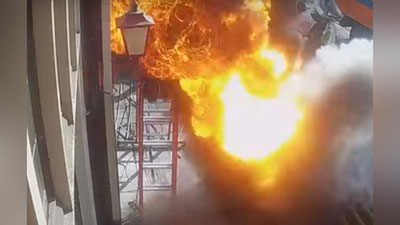 Изрображение 'В АМСТЕРДАМЕ ИЗ-ПОД ЗЕМЛИ ВЫРОС ОГНЕННЫЙ СТОЛБ (ВИДЕО)'