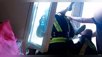 'Latviyalik o`t o`chiruvchilari chaqqonliklarini namoyish etishdi (Video)'ning rasmi