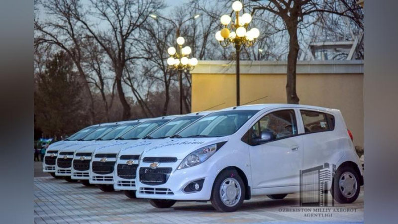 Изрображение 'ЮНЫМ ФЕХТОВАЛЬЩИКАМ ВРУЧИЛИ АВТОМОБИЛИ SPARK'