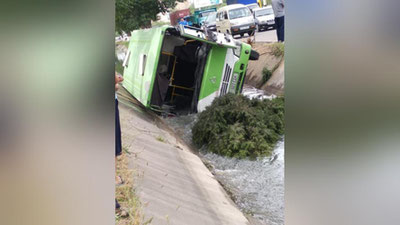 Изрображение 'ВИДЕО: В ТАШКЕНТЕ ПАССАЖИРСКИЙ АВТОБУС УПАЛ В КАНАЛ'