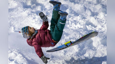 'Флоридада кузатилаётган аномал совуқ ҳарорат, Суданда намойиш, осмонда парвоз қилаётган болакай — 31 январь суратлари'ning rasmi