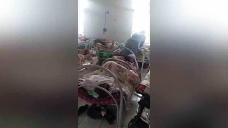 Изрображение 'В Минздраве отреагировали на видео из переполненной палаты для рожениц в Намангане'