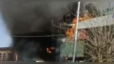 Изрображение 'В Навои горел торговый комплекс "Макро" (видео)'