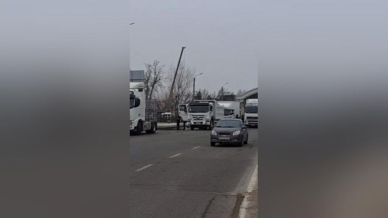 Изрображение 'С сегодняшнего дня в Ташкенте ограничено движение тяжелых грузовиков (видео)'