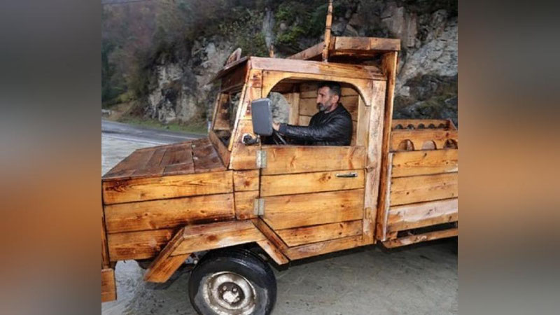 Изрображение 'Житель Турции соорудил автомобиль из дерева (видео)'