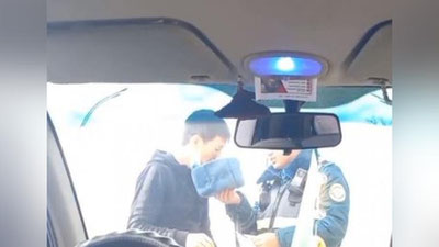 Изрображение 'Видео: Необычный алкотестер от дорожного инспектора в Каракалпакстане'