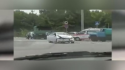 Изрображение 'ДТП у метро Космонавтов в Ташкенте: пострадали оба водителя (видео)'
