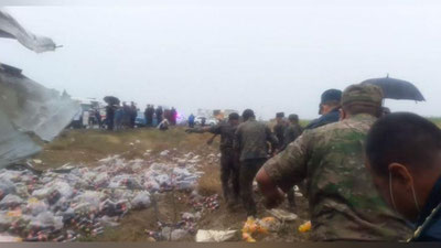 Изрображение 'На трассе в Сырдарье перевернулась фура: водителя вытащили из искореженного салона (фото, видео)'
