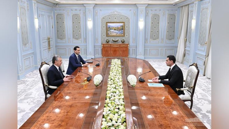 'Shavkat Mirziyoev Turkmaniston prezidentining o`g`li boshchiligidagi delegasiyani qabul qildi'ning rasmi