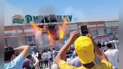 Изрображение 'В Джизаке горел продуктовый магазин (видео)'