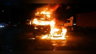 Изрображение 'Эпичный "факел" на ночной трассе: видео последствий ДТП в Ташкентской области (видео)'