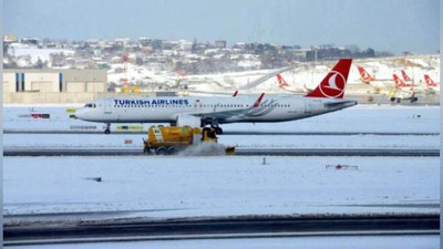 'Истанбулда кучли қор ёғиши туфайли барча авиа қатновлар бекор қилинди'ning rasmi