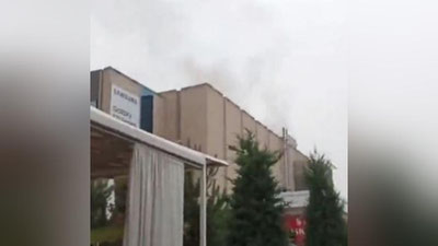 Изрображение 'В Андижане загорелась крыша торгового центра (видео)'