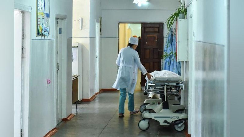 Изрображение 'Более 40 школьников в Кыргызстане попали в больницу после распыления в классе духов'