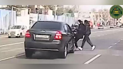 Изрображение 'В Ташкенте водитель "Нексии" сбил на переходе двух девушек (видео)'
