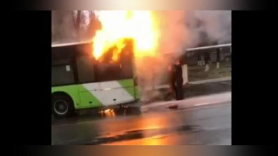 Изрображение 'На Сергели горел пассажирский автобус (видео)'