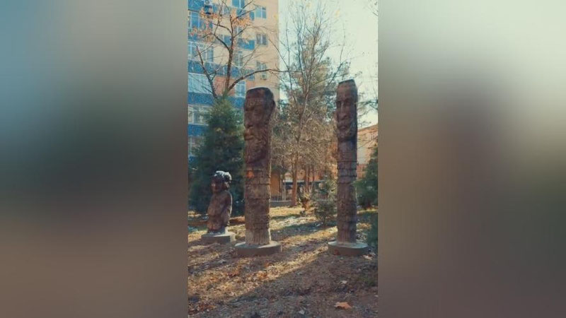 Изрображение 'Деревянные скульптуры в парке "Дархан" в Ташкенте вернули на место (видео)'
