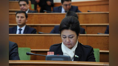 'O`zbekiston Respublikasi sudyalarining maxsus kiyimi qanday bo`ladi?'ning rasmi