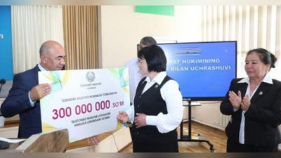 Изрображение 'Хоким Ташкентской области вручил 300 млн сумов школе "без телефона"'