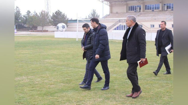 'Ravshan Ermatov U-23 Osiyo chempionati oldidan Qarshidagi stadion va sharoitlarni ko`zdan kechirdi (foto)'ning rasmi