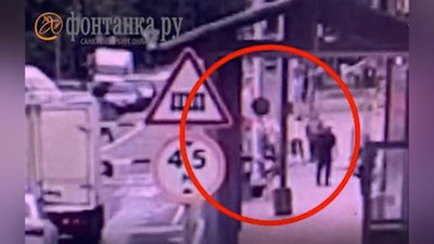 Изрображение 'В Петербурге узбекистанец спас пенсионерку от приближающегося поезда (видео)'