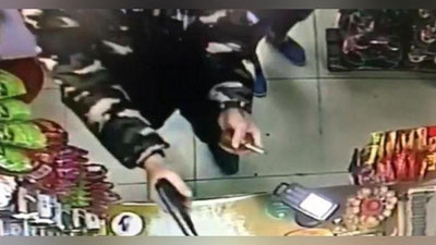 'O`zidan hech kim qo`rqmayotganini ko`rgan bosqinchi “quyonni surib qoldi” (Video)'ning rasmi