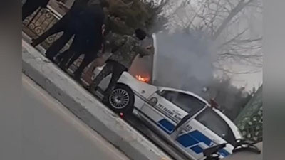 Изрображение 'На дороге в Карши загорелся автомобиль ДПС (видео)'