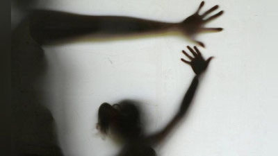 '«Otamning vafotidan so`ng vahimaga tushib qoldim...»'ning rasmi