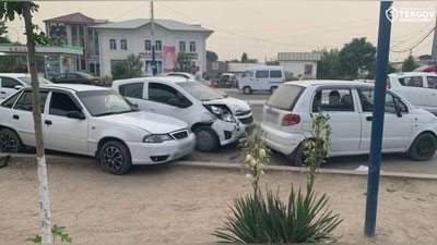 'Izboskanlik  “shovvoz” “Spark”ni olib qochib ikkita avtomashinaga borib to`qnashdi'ning rasmi
