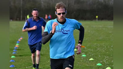 'Britaniyalik 150 kilogrammli yigit sevgi uchun ikki barobarga ozdi 'ning rasmi