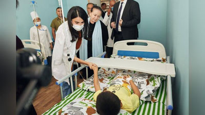 'Saida Mirziyoeva chustlik bolalarning holidan xabar olish uchun Namanganga etib bordi'ning rasmi