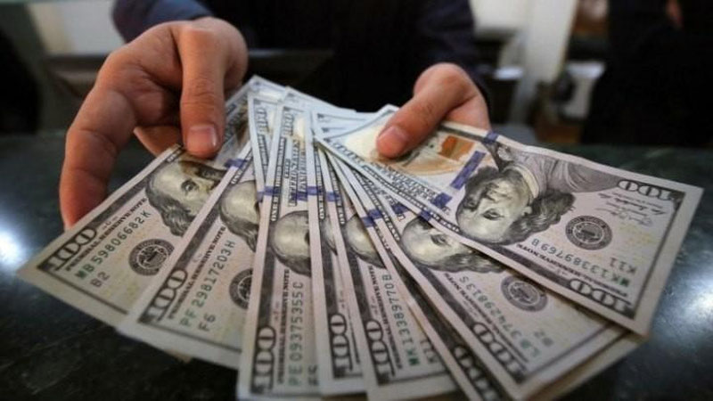 'Dollarning so`mga nisbatan qiymati pastladi'ning rasmi