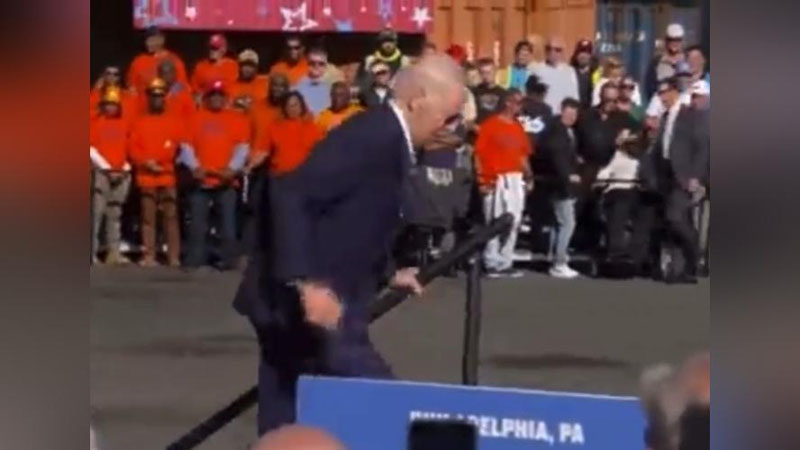 'Байден яна зинапоядан қоқилиб кетди (видео)'ning rasmi