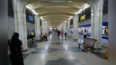 Изрображение 'Ташкентский метрополитен: Парковые скамейки на станциях установлены временно'