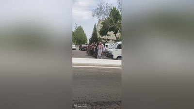 'Olmaliq shahrida ham ayollar yo`lni to`sib qo`yishdi. Ular nimadan norozi?'ning rasmi