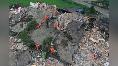 Изрображение 'Сильное землетрясение в китайской провинции Сычуань: десятки погибших (видео)'