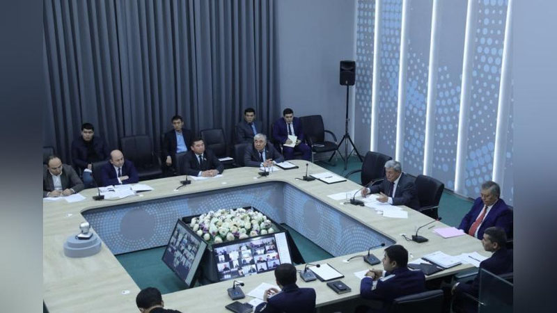 'Бир марталик моддий ёрдам билан “Ёшлар дафтари”дан чиқариб юбориш тўғрими? Сенаторлар айрим сектор раҳбарларини кескин танқид қилди'ning rasmi