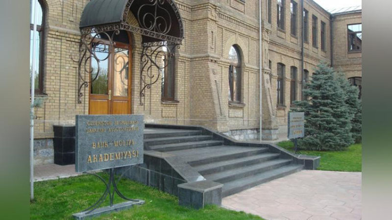 'Iqtisodiyot mutaxassisliklari bo`yicha o`qiydigan talabalar o`qishini Bank-moliya akademiyasiga ko`chirishi mumkin'ning rasmi