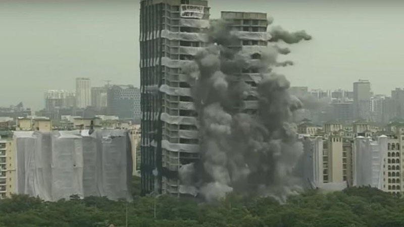 Изрображение 'В Индии взорвали незаконно возведенные небоскребы (видео)'