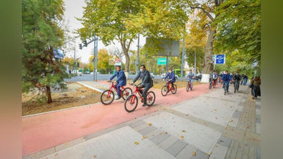 Изрображение 'Вице-премьер Азиз Абдухакимов лично протестировал велодорожки столицы (видео)'